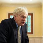 Johnson. Det første billede af skuespilleren Kenneth Branagh i rollen som den britiske premierminister Boris Johnson. Foto: Sky UK  