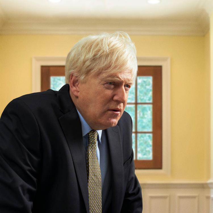 Johnson. Det første billede af skuespilleren Kenneth Branagh i rollen som den britiske premierminister Boris Johnson. Foto: Sky UK  