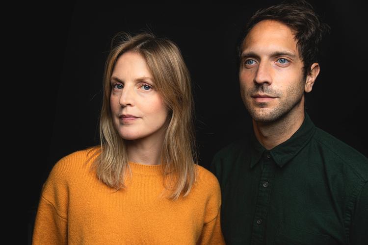 Lauren Kinsella og Chris Hyson udgør kernen i Snowpoet. Foto: Pr