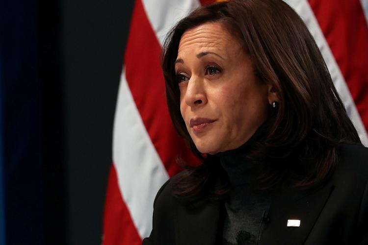 Fredag har Mette Frederiksen snakket i telefon med vicepræsident Kamala Harris. Der blev blandt andet snakket klima. Foto: Jonathan Ernst/Ritzau Scanpix