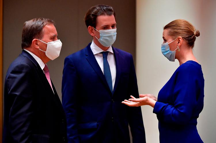 Mette Frederiksen sammen med Sveriges statsminister, Stefan Löfven, og Østrigs forbundskansler, Sebastian Kurz, ved et møde i Bruxelles i juli.  Foto: John Thys, Pool Photo via AP