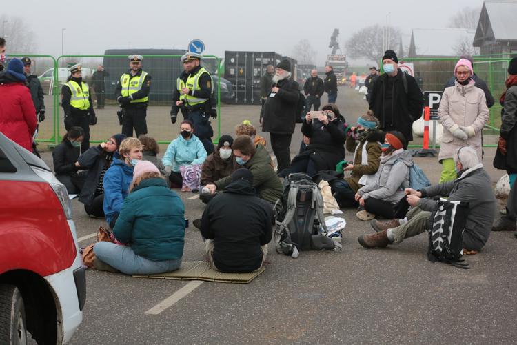 Blokaden foran byggeriet af Fælledby, før den blev opløst af politiet. Bag blokaden stod Extinction Rebellion, en ikke partipolitisk organisation, der kæmper for at beskytte natur og klima. Foto: Frej Pries Schmedes