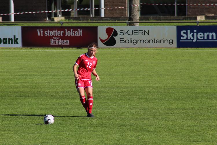 Lærke Hammer går til dagligt på Dana Cup Academy i Hjørring, der udvikler kvindelige fodboldspillere til eliteniveau. Foto: DBU