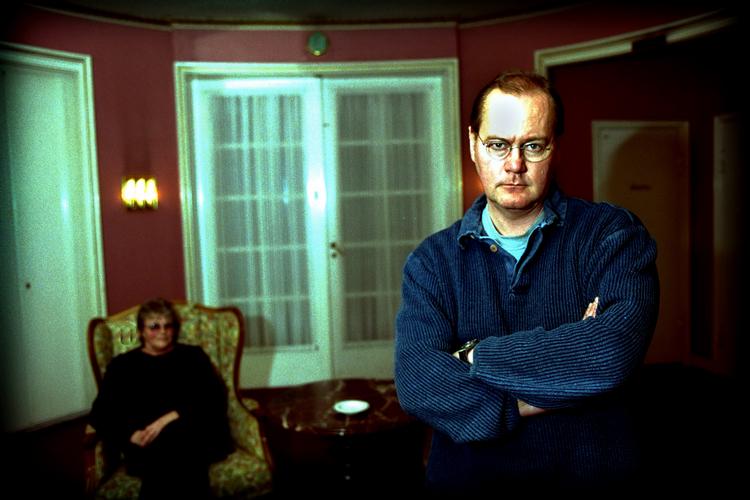 Maj Sjöwall i baggrunden og Peter Haber i forbindelse med premieren på TV-serien om Martin Beck.   Foto: Sif Meincke/POLFOTO