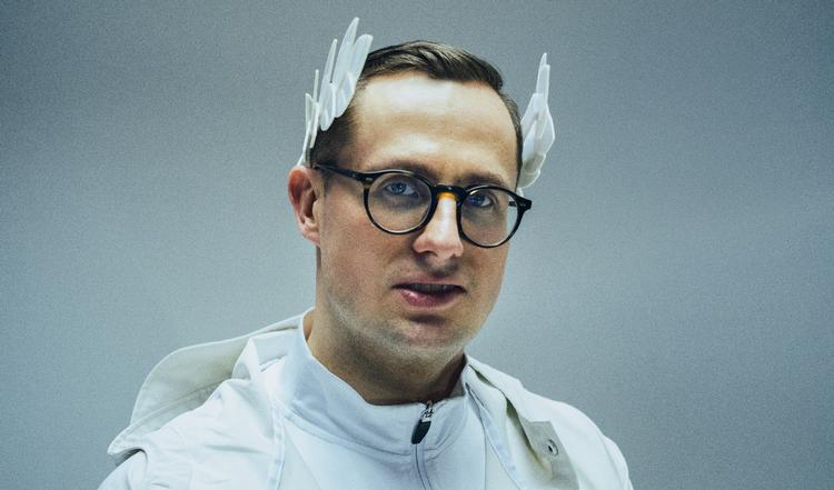 Benjamin Havs tredje soloudgivelse 'Tesla' er bestilt af Elon Musk.  Og det bestillingsarbejde slipper han godt fra. 