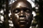 PORTLAND, OR - MARCH 01: A statue of York, the only Black member of the Lewis and Clark Corps of Discovery, stands in Mt. Tabor Park where it was mysteriously erected last week on March 1, 2021 in Portland, Oregon. The statue was mounted at the previous location of a memorial to Harvey Scott, a vocal conservative who fought against women's suffrage, which was torn down by activists during racial justice protests last year. Nathan Howard/Getty Images/AFP == FOR NEWSPAPERS, INTERNET, TELCOS &amp; TELEVISION USE ONLY == Foto: Nathan Howard/Ritzau Scanpix