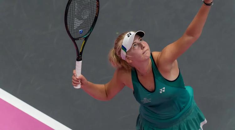 Danmarks nye topspiller i kvindetennis Clara Tauson  er stærkt på vej frem i det internationale hierarki, og netop nu går det godt i Lyon Open. Foto: Alexandre Hergott/open 6ème Sens