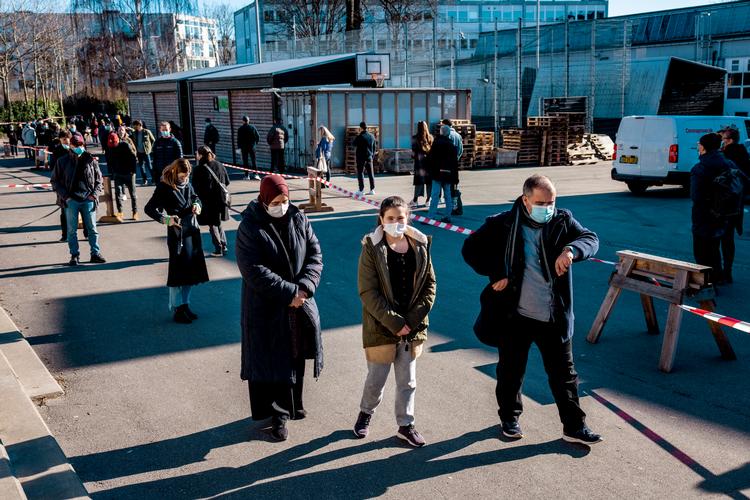 Københavnere stor i lange køer i weekenden for at lade sig teste for den sydafrikanske coronavariant.  Foto: Jacob Ehrbahn/Jacob Ehrbahn