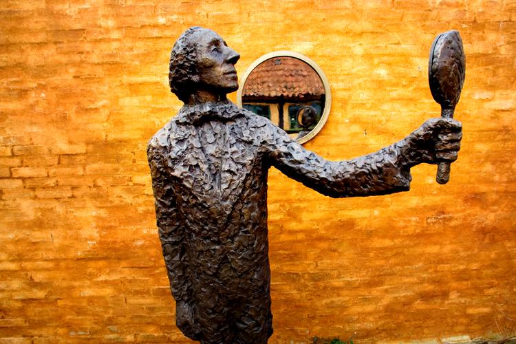 H.C. Andersen led af tandpine og endte med at få trukket alle tænder ud. Hans eventyr om 'Tante Tandpine'  handler om digtekunst og lidelse og bliver aktuelt på grund af et tandlægebesøg.   Arkivfoto Mads Winther