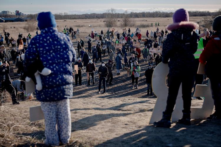 Mange har protester over byggeriet på Lærkesletten på Amager Fælled, hvor de indledende øvelser er gået i gang. Foto: Valdemar Ren