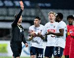 Det vakte vrede og frustration i AGF, at dommer Morten Krogh udviste Bubacarr Sanneh efter at have set en stemplling igennem på video. Foto: Henning Bagger/Ritzau Scanpix