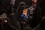 Det store flertal i Al-Hol lejren og Al-Roj er kvinder og børn. Nogle vestlige lande som Finland henter dem ud. Danmark siger nej, mens Frankrig kun lader børn i yderste sundhedsfare blive overført til Frankrig. Kurderne, som driver lejrene, opfordrer landene til at tage imod deres statsborgere. Foto: Delil Souleiman/Ritzau Scanpix