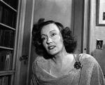 Den store stumfilmsstjerne Gloria Swanson, der her ses så sent som i 1944, var helt underlagt sit studies behov for at omsætte alt, hvad der havde med hende at gøre, til overskud, og da de i 1925 beordrede hende til at få en abort, havde hun ikke noget valg. Arkivfoto Ed Ford/Ritzau Scanpix