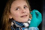 Som en del af regeringens genåbningsstrategi opfordres afgangselever og lærere, der er tilbage fysisk på skoler, til testning to gange om ugen.  Foto: Jesper Houborg/POLFOTO