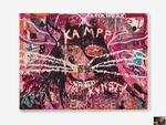 'Erzkunst-Macht-K.U.N.S.T.!' hedder dette selvportræt (af en slags) fra 2020 af tyske Jonathan Meese som er en del af udstillingen 'Two of Hearts' på Galleri Bo Bjerggaard. Maleriet er knap tre meter bredt og er reserveret til en køber. Prisen? Den fremgik ikke af galleriets liste.  Foto: Galleri Bo Bjerggaard