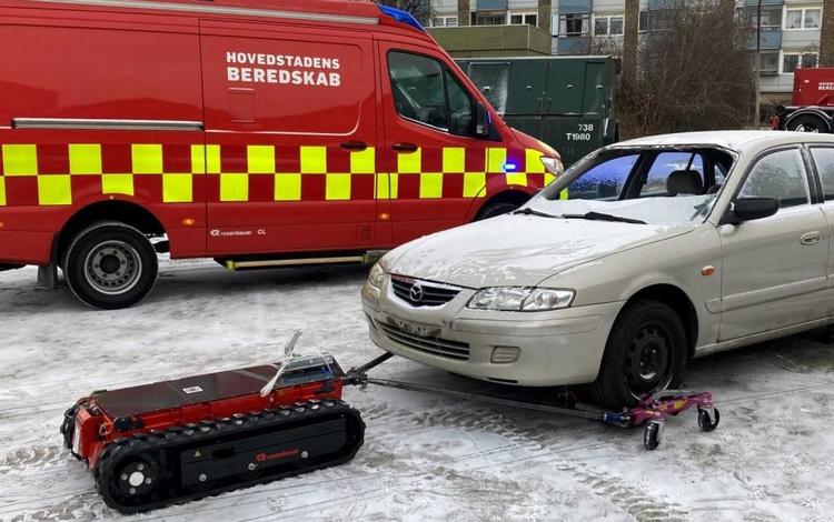 Den særlige robot skal i tilfælde af en brand kunne hive elbiler ud fra parkeringskældre. Foto: Hovedstadens Beredskab