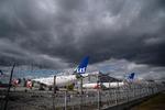 Et år med corona har efterladt mange af SAS fly parkeret i Kastrup lufthavn.   Foto: Tariq Mikkel Khan