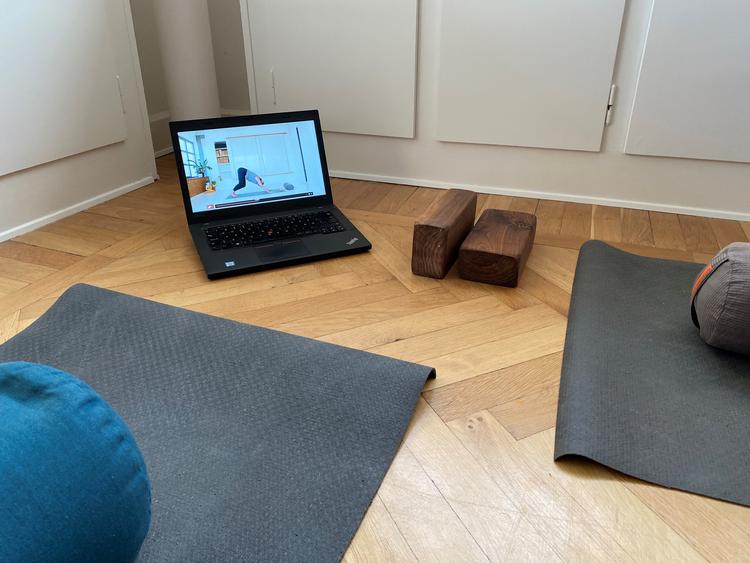 Hjemmeyogacenteret er åbnet igen. Nu skal det lykkes at implementere nye gode motionsvaner. 