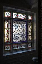 Dette blyindfattede vindue blev fjernet under en renovering af en etageejendom for nylig og udskiftet med et nyt vindue. Foto: Jacob Ehrbahn/POLFOTO