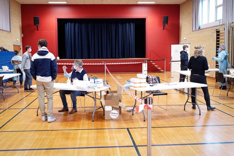 Der bliver testet ude på skolerne. Her er vi på Dueholmskolen i Nykøbing Mors. 