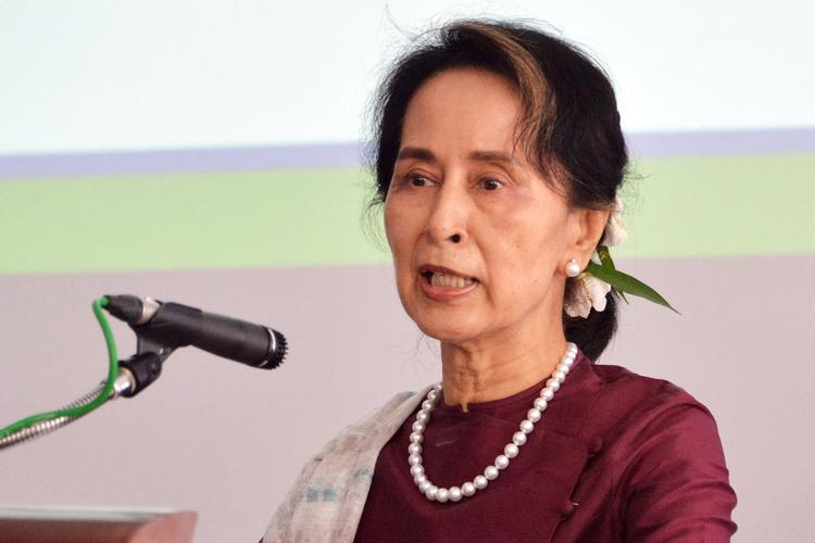 Anklagen om, at hun skulle have taget imod 11 kilo guld, er den hidtil mest alvorlige mod Aung San Suu Kyi, Myanmars demokratiske leder, der blev anholdt efter et militærkup i februar. Foto: Str/Ritzau Scanpix