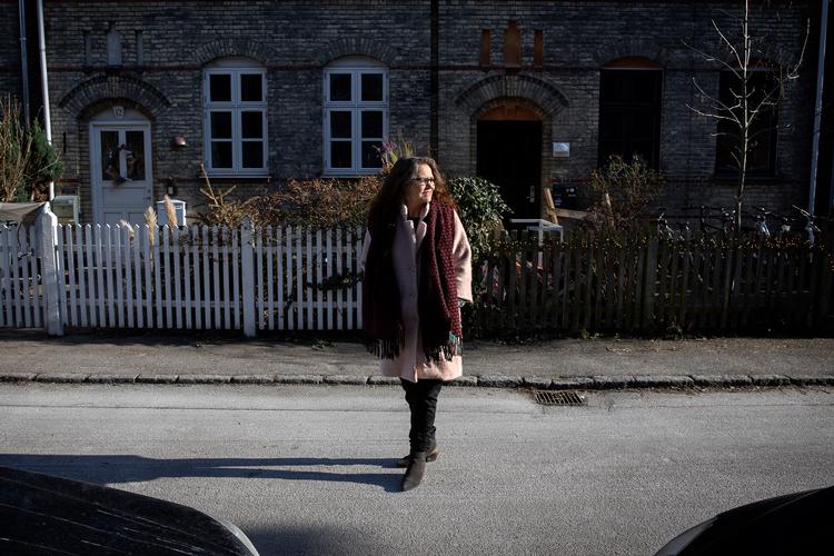 55-årige Anette Overby Poulsen er en af dem der hænger fast i håbløs ledighed. Hun føler ikke noget behov for at der bliver taget hensyn til hendes alder - hun vil bare gerne arbejde og har sendt 222 jobansøgninger. Foto: Finn Frandsen/POLFOTO