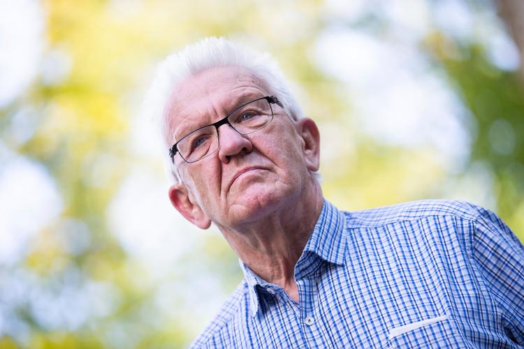Ingen kan slå den grønne Winfried Kretschmann ved valget i Baden-Württemberg. Han har været ministerpræsident i 10 år og får nok 5 år mere. Hans opskrift på politisk succes er enkel: Det gælder bare om at høre efter, hvad andre mennesker siger. Foto: Tom Weller/Ritzau Scanpix