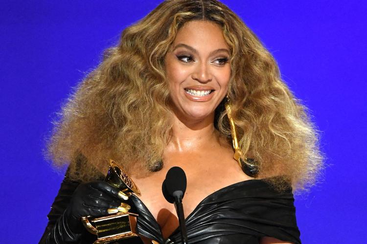 Beyoncé modtog prisen for 'Black Parade' under den coronaprægede ceremoni i Los Angeles Convention Center.  Foto: Kevin Winter/Ritzau Scanpix
