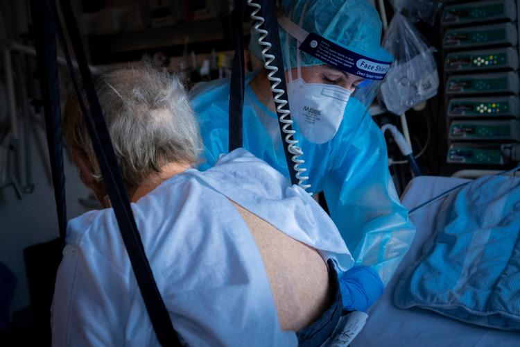 Hospitalerne havde 964 covidpatienter indlagt, da epidemien toppede. Det aktuelle tal er 211. Foto: Mads Nissen/POLFOTO