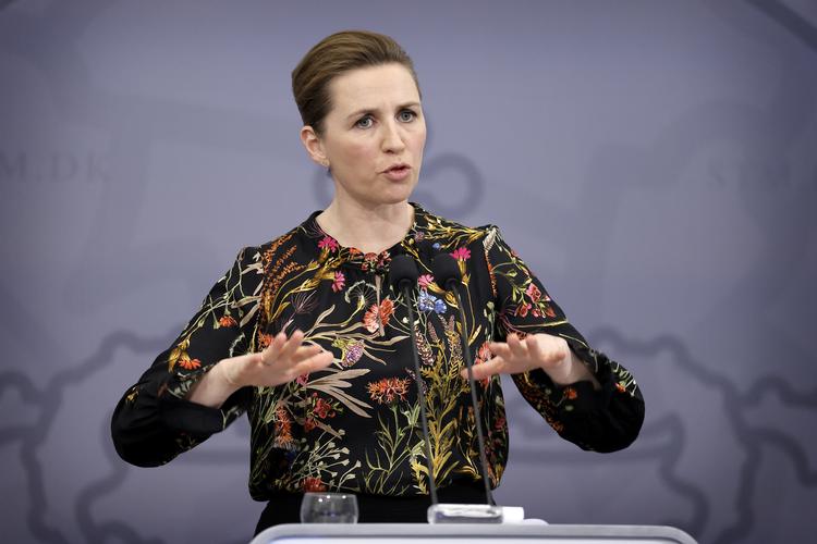Statsminister Mette Frederiksen (S) har flere gange oplevet, at hendes sundhedsfaglige myndigheder har været uenige i hendes beslutninger. Det kan blive sværere for offentligheden at få af vide i fremtiden, vurderer eksperter. Foto: Jens Dresling/POLFOTO