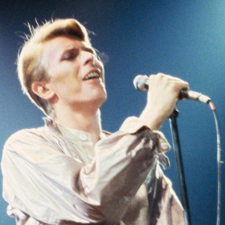 »Jeg ved ikke, om det nogensinde stopper med at føles forkert, at David Bowie ikke er her længere. For han er jo altid lige dér, når man hører hans stemme« skriver Pernille Jensen i ugens brevkasse.  Foto: Royal Mail