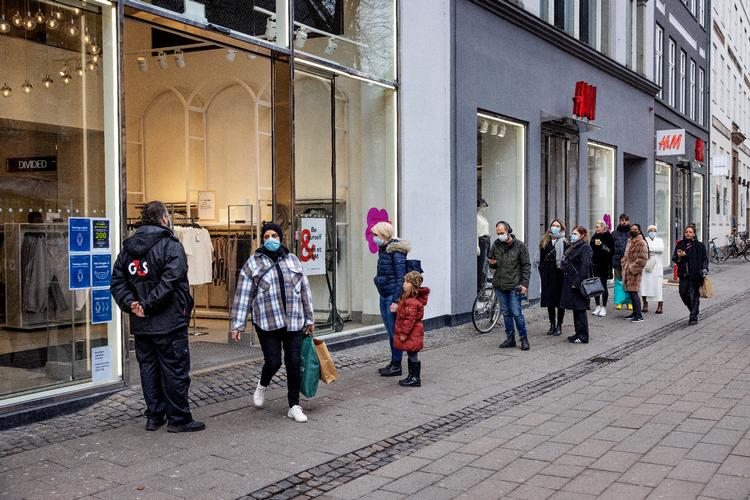 Strøget i København for et par uger siden efter at butikker fik lov til at åbne igen. Foto: Jacob Ehrbahn/Jacob Ehrbahn