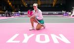 VÆRSGO'. Sådan tog Clara Tauson sig ud, da hun havde vundet WTA-turneringen i Lyon. Er hun den nye Wozniacki? Ikke som spiller, men som kvinden, der ser ud til at have format til at fylde hullet ud på verdensscenen. Foto: Alexandre Hergott/Ritzau Scanpix