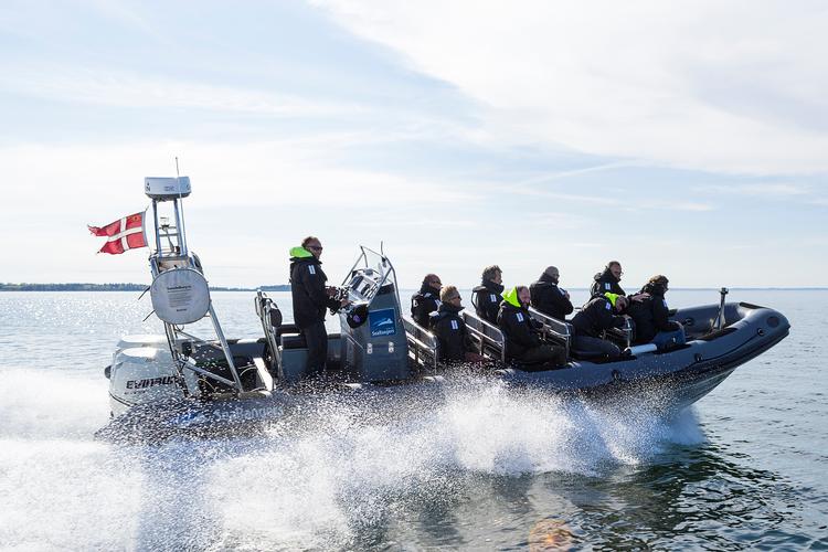 En 12-personers RIB-gummibåd skal gennemføre krydstogtet til Tunø, Endelave og Samsø. 