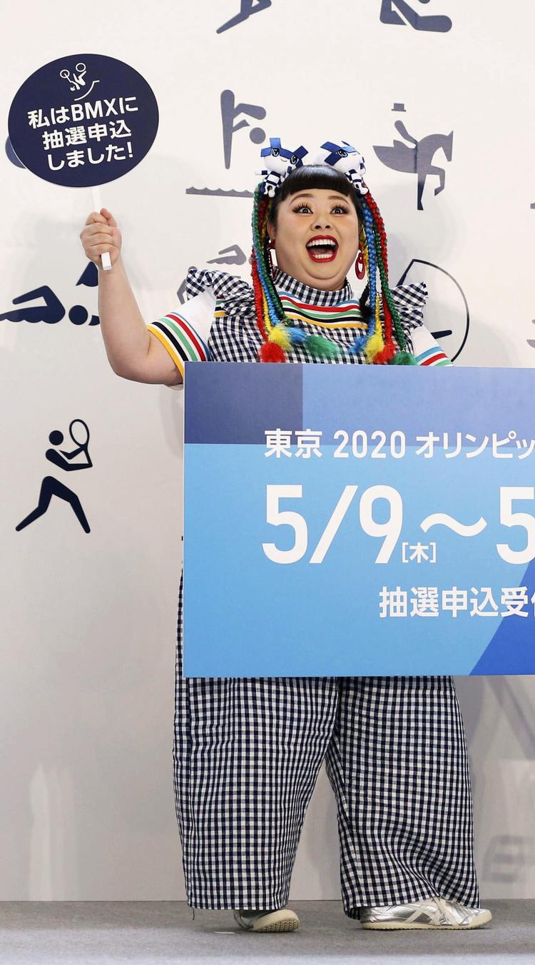 Naomi Watanabe har flere gange været med til at promovere Tokyo OL2020. Dette billede er fra maj 2019, hvor hun reklamerer for billetter til sportsbegivenheden. Foto: Kyodo/Ritzau Scanpix