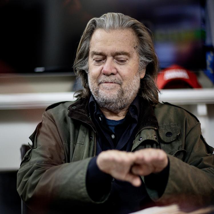 Valg i USA. Steve Bannon var Donald Trumps kampagnechef og chefstrateg og hjalp ham til sejren i 2016. Nu sidder den fyrede rådgiver i et krigsrum i sin kælder tæt på Det Hvide Hus, Washington, D.C., for igen at hjælpe Trump.  Foto: Miriam Dalsgaard/POLFOTO