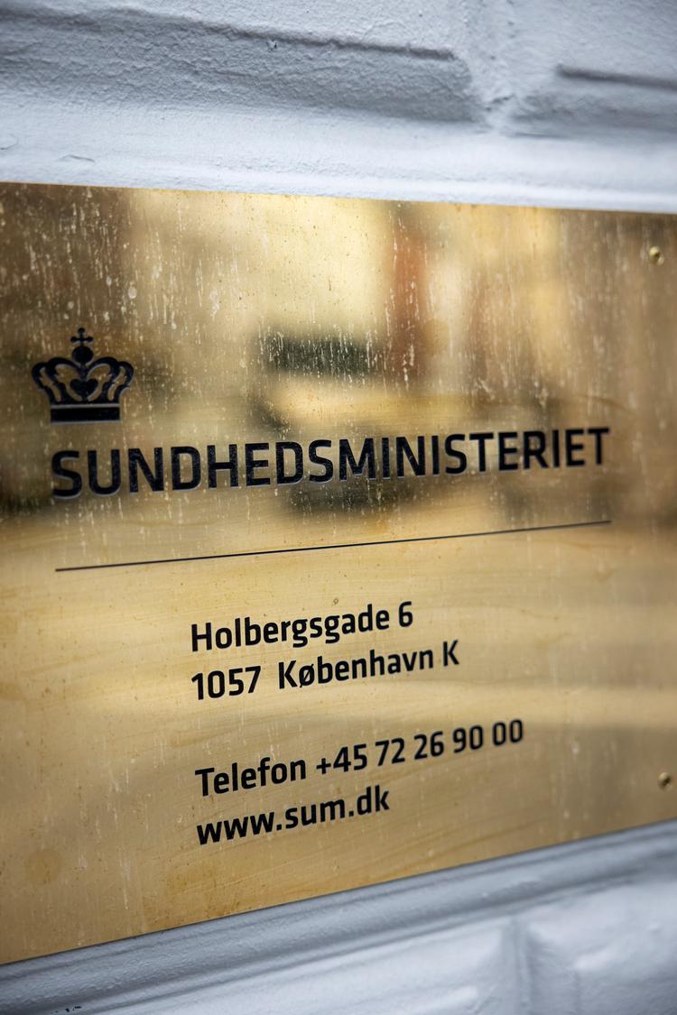 Aktører i sundhedsvæsnet frygter, at det enorme arbejdspres på Sundhedsministeriet, åreladningen af nøglemedarbejdere samt det etøjede fokus på covid-19 vil få grumme følger for hele sundhedsvæsnet.  Foto: Jesper Houborg/POLFOTO