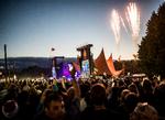 Da Eminem optrådte på Roskilde Festival i 2018, var der sat to ekstra skorskærme op ved Orange Scene. Det overvejer festivalen at gentage i år.   Foto: Jonas Olufson