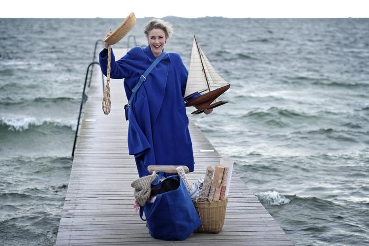     Mette Helena Rasmussen er en af de mange, der drømmer om at købe sommerhus, men hvor skal det være, og er priserne blevet for høje? Her er hun fotograferet på Amager Strand.,hvor hun har nydt mange solopgange - nu drømmer hun om en vestvendt strand at se solnedgangen fra. Foto: Jens Dresling/POLFOTO