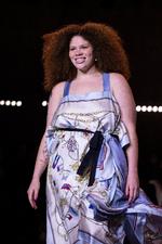 En model viser en Hilfiger-kreation under modeugen i London i 2020. Arkivfoto Vianney Le Caer/Ritzau Scanpix
