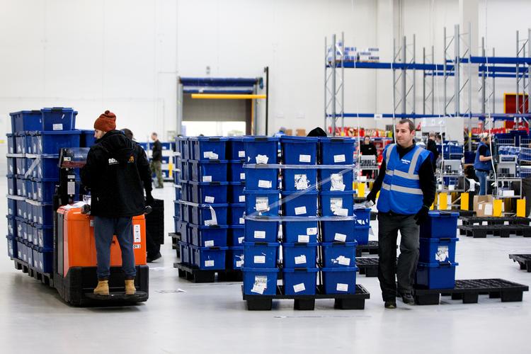     Nemlig.com lager.   Foto Finn Frandsen