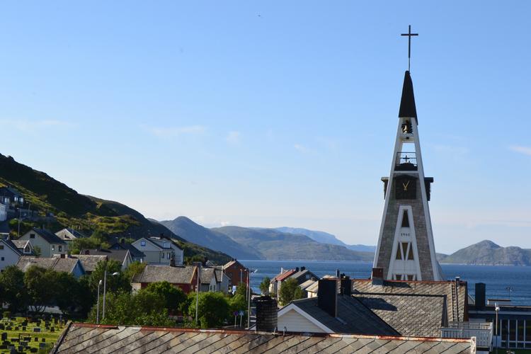 Tyskerne brændte Hammerfest ned til grunden i 1944 efter direkte ordrer fra Hitler. Efter krigen vendte de tvangsevakuerede indbyggere tilbage og genopførte deres by.   Foto: Kristoffer Flakstad