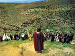 I denne scene fra filmen kan man ikke se, at selveste Guds søn blev spillet af noget så jordisk som skuespilleren Jeffrey Hunter. Men for det meste kunne man, og det var der religiøse kredse i USA, der lod sig provokere af. Iøvrigt blev netop 'Bjergprædikenen' gjort til grin i Monty Pythons 'Life of Brian'.     Foto: Mary Evans/af Archive/Ritzau Scanpix