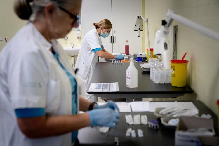 Intet tyder på en sammenhæng mellem dødsfald blandt obducerede og så coronavaccine, siger styrelse. Foto: Mads Nissen/POLFOTO