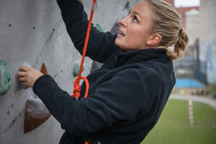 Det giver god mening, når man på Wikipidea kan konstatere, at Josefine Høgh er opvokset i Odense. 