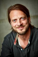 Skuespilleren og sangeren Karl Bille har genfundet sig selv som musiker. Blandt andet på grund af corona. Foto: Nymann, Bo/Ritzau Scanpix