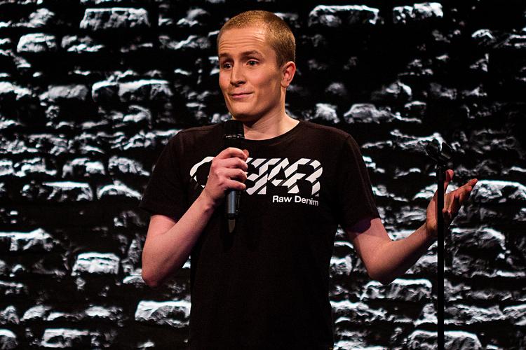 Alex Thelander er komiker, men han har nu forstået, at det ikke er spor sjovt for kvinder at modtage uopfordrede dick pics?  Foto: Simon Fals/POLFOTO