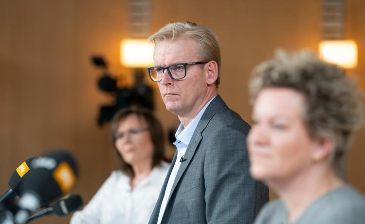 I midten af marts holdt Fredericia Kommune Steen Wrist, 1. viceborgmester Susanne Eilersen og fungerende kommunaldirektør Camilla Nowak et pressemøde for at fremlægge advokatundersøgelse og interne afdækninger. Foto: Fredericia Kommune/claus Fisker/Ritzau Scanpix