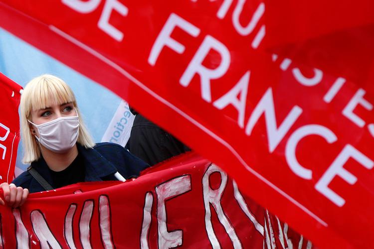     Studerende og unge er ofre for krisen. Men bitterheden er ikke mindre af, at de allerede havde store økonomiske og sociale problemer inden covid-19, og nu breder vreden sig. Foto: Michel Spingler/Ritzau Scanpix