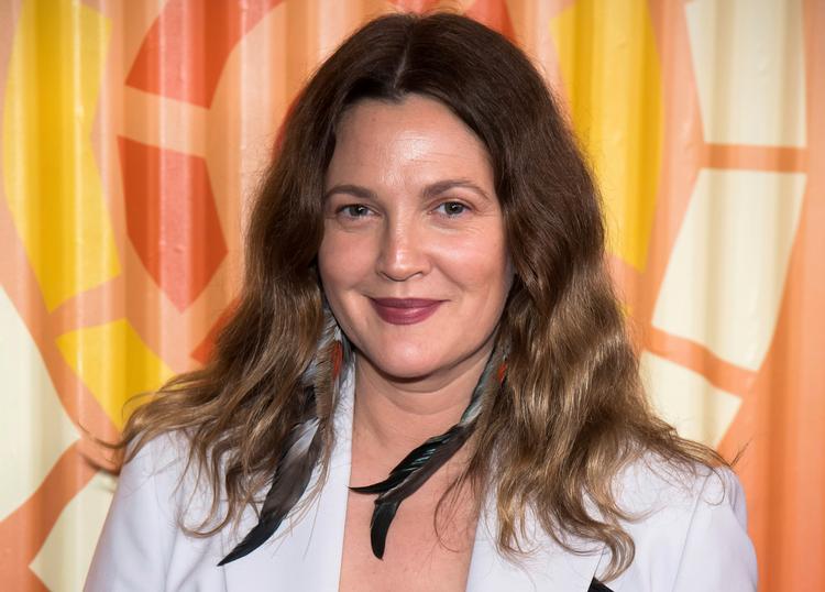 Drew Barrymore er vært på et show i sit eget navn på CBS. Nu vil den amerikanske skuespiller også have det navn på et livsstilsmagasin.  Foto: Charles Sykes/Ritzau Scanpix